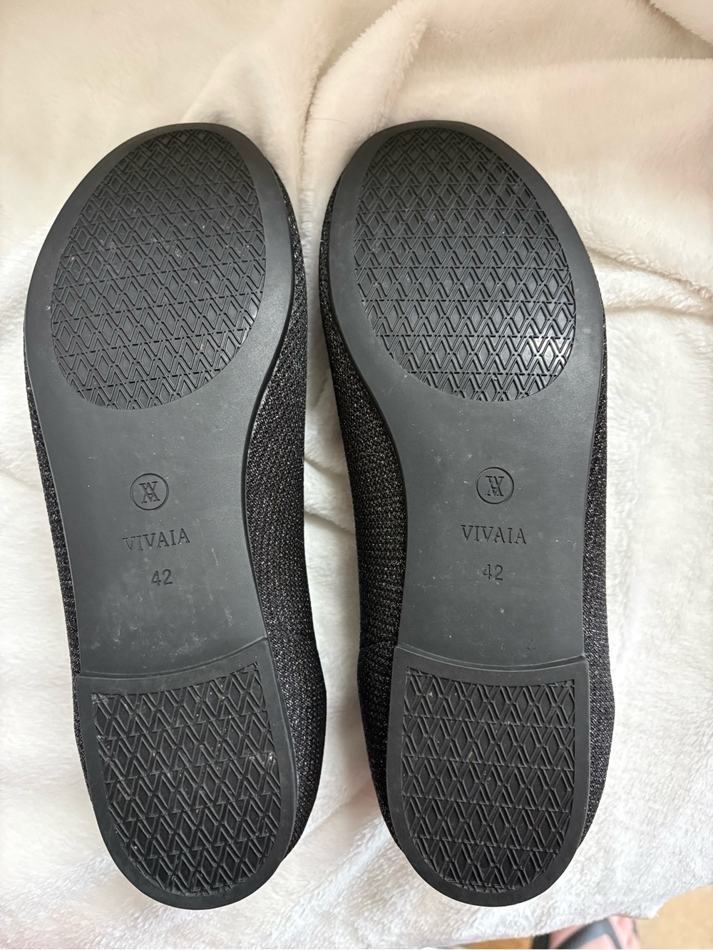 Vivaia Women’s Black Sparkle Knit Ballet Flats - Picture 5 of 5
